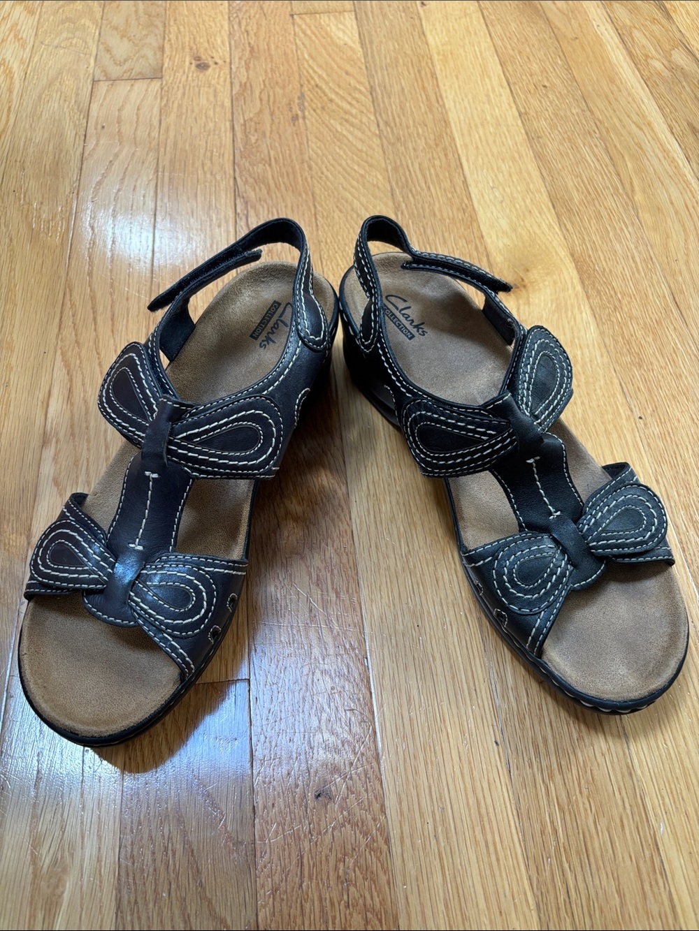 Clarks Black Leather Women's Sandals with Decorative Stitching